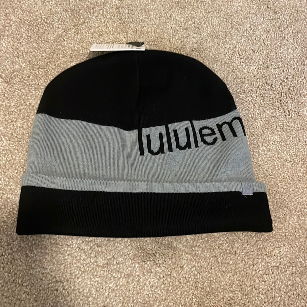 NEW lululemon wool-blend knit logo beanie